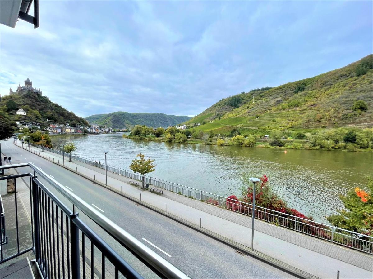 Moselpromenade Villa Moselufer, Panorama & Burg Cochem Blick, Netflix, Balkon Exterior foto